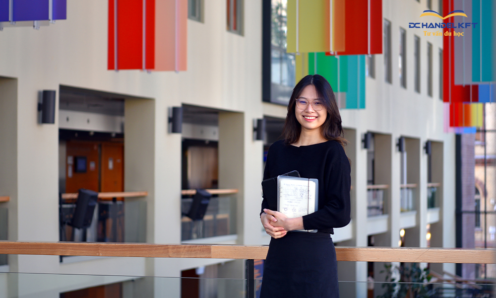 Phương Linh đang theo học ngành Răng Hàm Mặt tại trường Đại học Y dược Semmelweis University